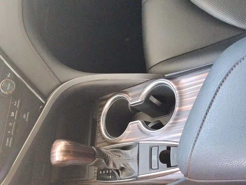 Toyota Camry 2021 — фото 10