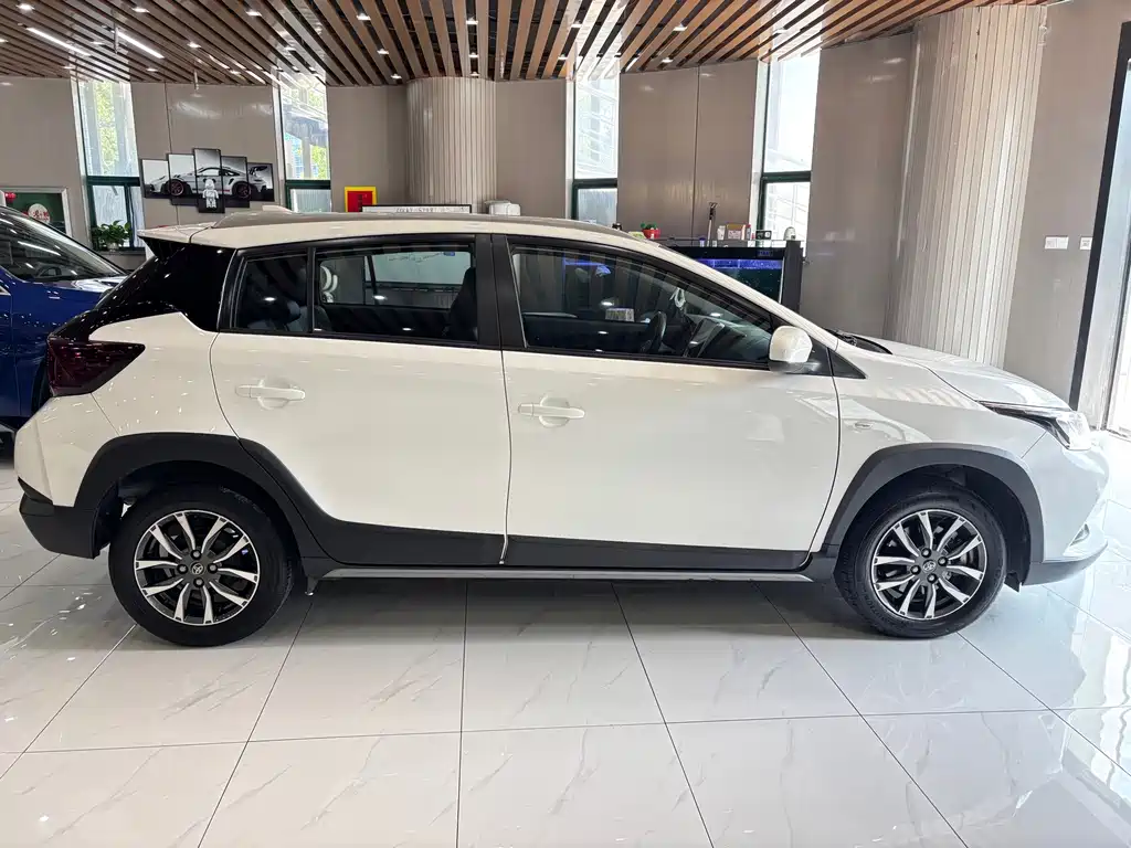 Toyota Yaris L 2023