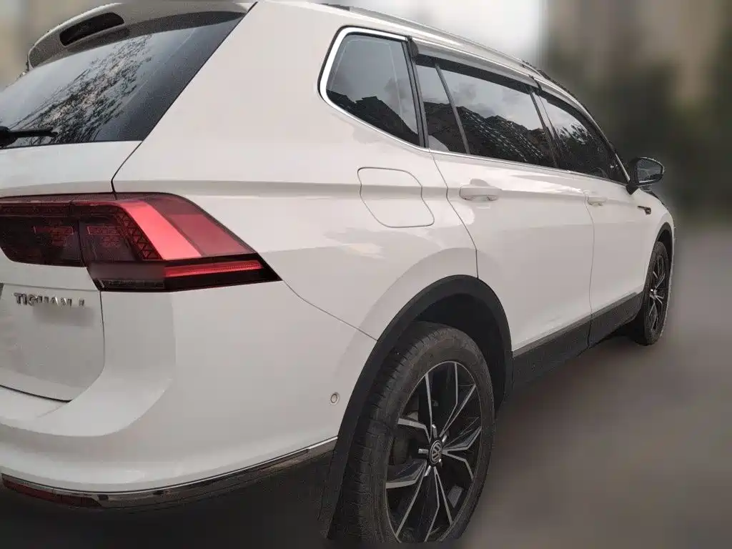 Volkswagen Tiguan L 2017 — фото 4