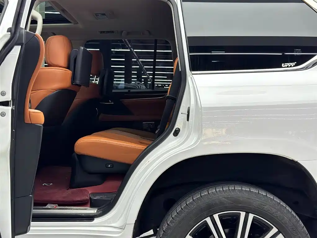 Lexus LX 2018 — фото 7
