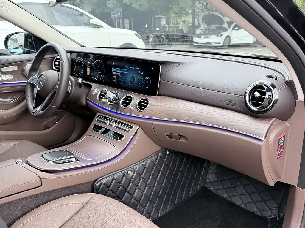 Mercedes-Benz E-Class 2023 — фото 12
