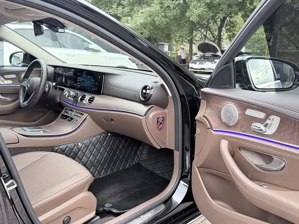 Mercedes-Benz E-Class 2023 — фото 13