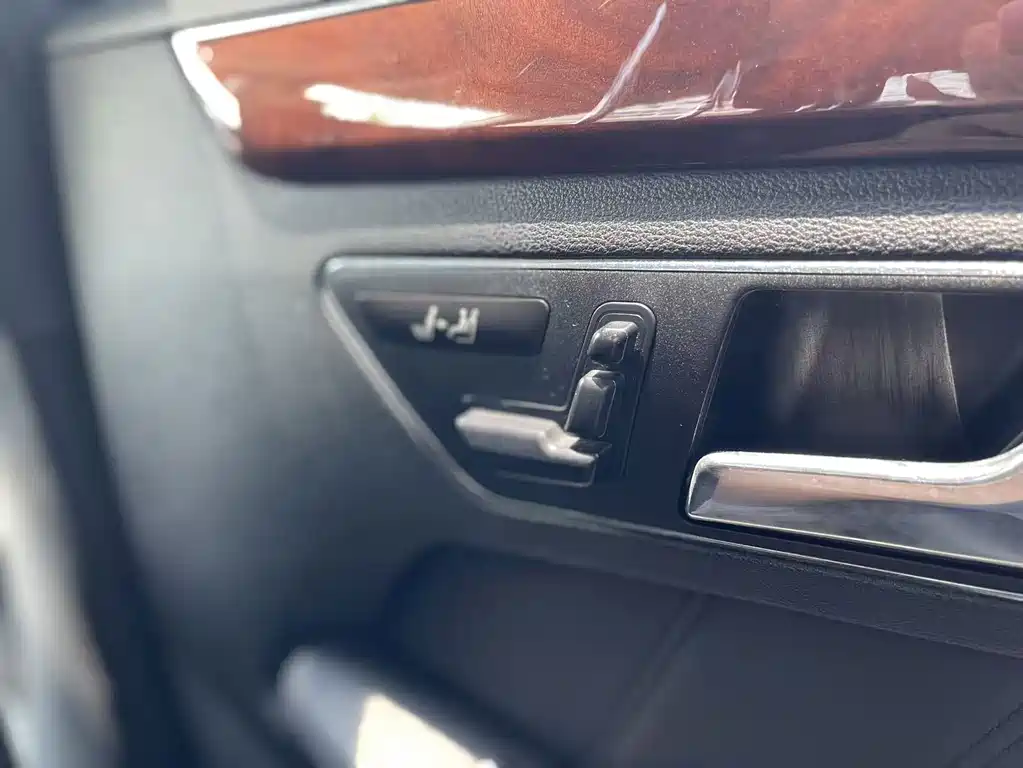 Mercedes-Benz E-Class 2012 — фото 17