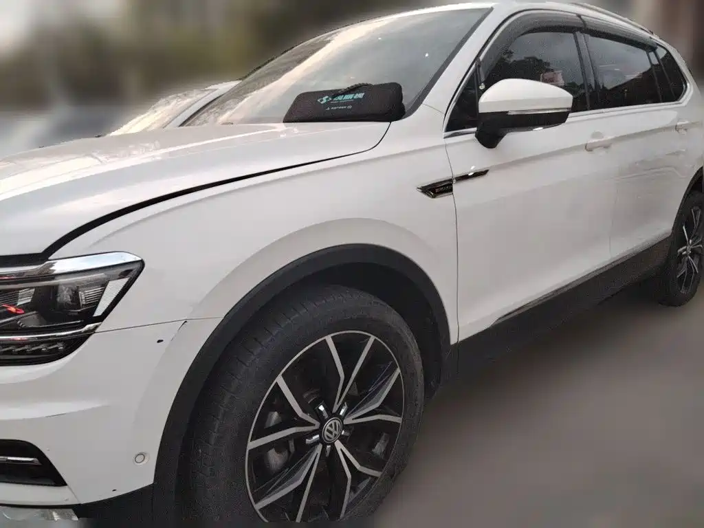 Volkswagen Tiguan L 2017 — фото 2
