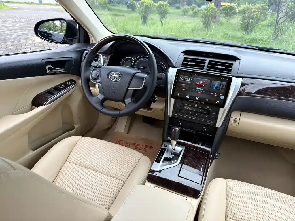 Toyota Camry 2016 — фото 8