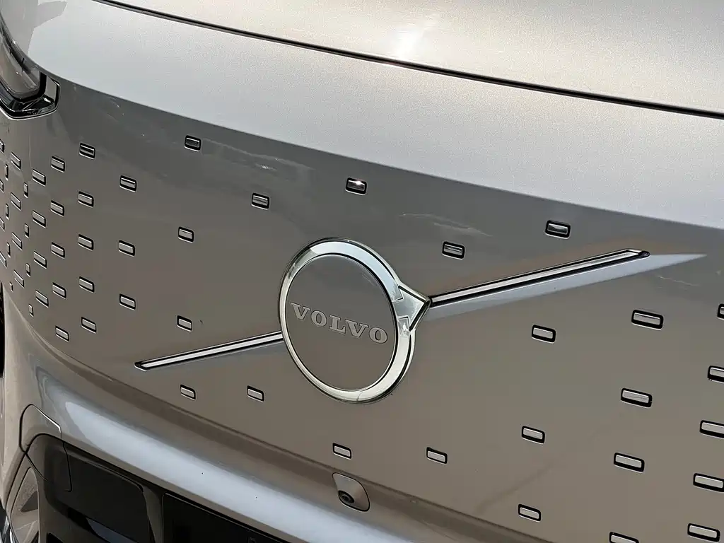 Volvo EM90 2024 — фото 10