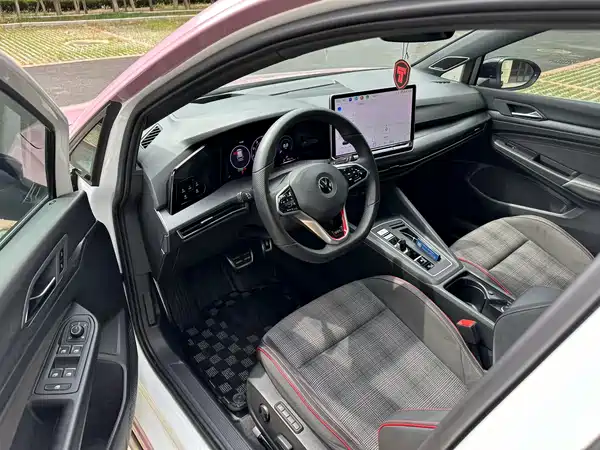 Volkswagen Golf GTI 2025