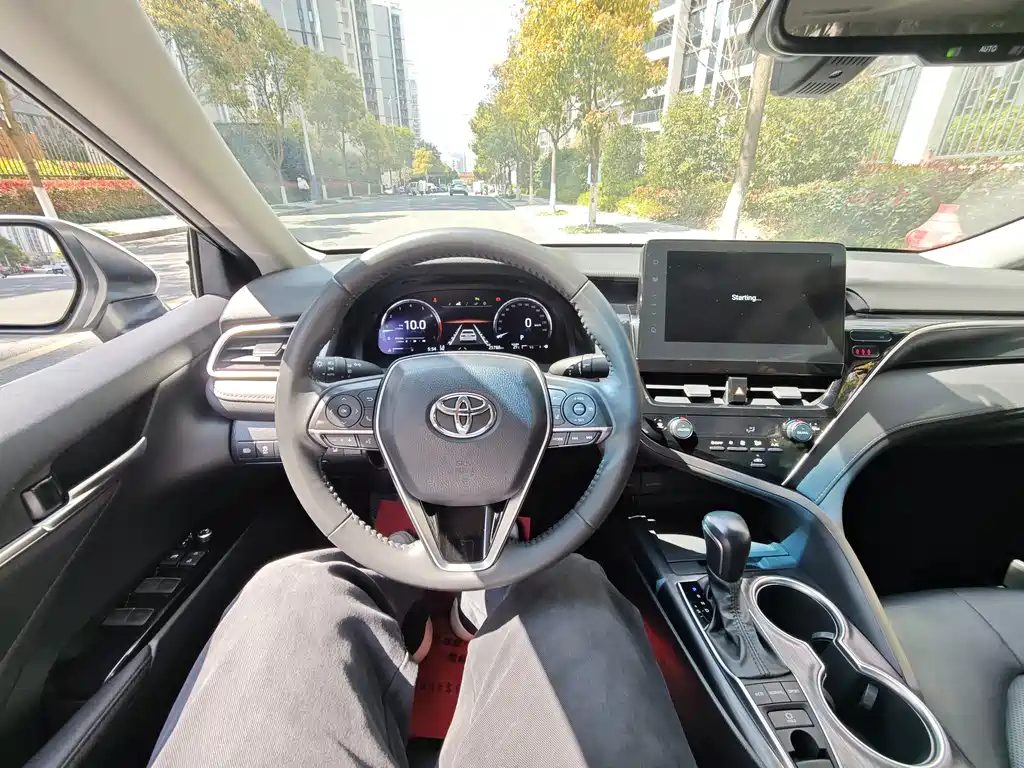 Toyota Camry 2022 — фото 10