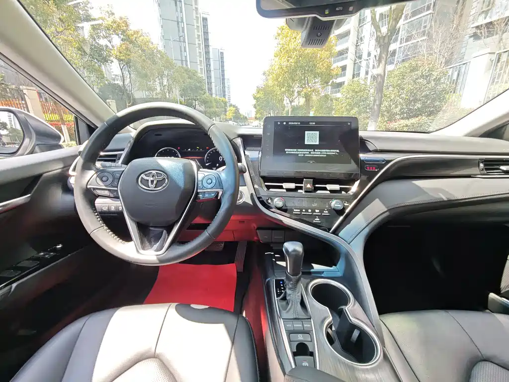 Toyota Camry 2022 — фото 13