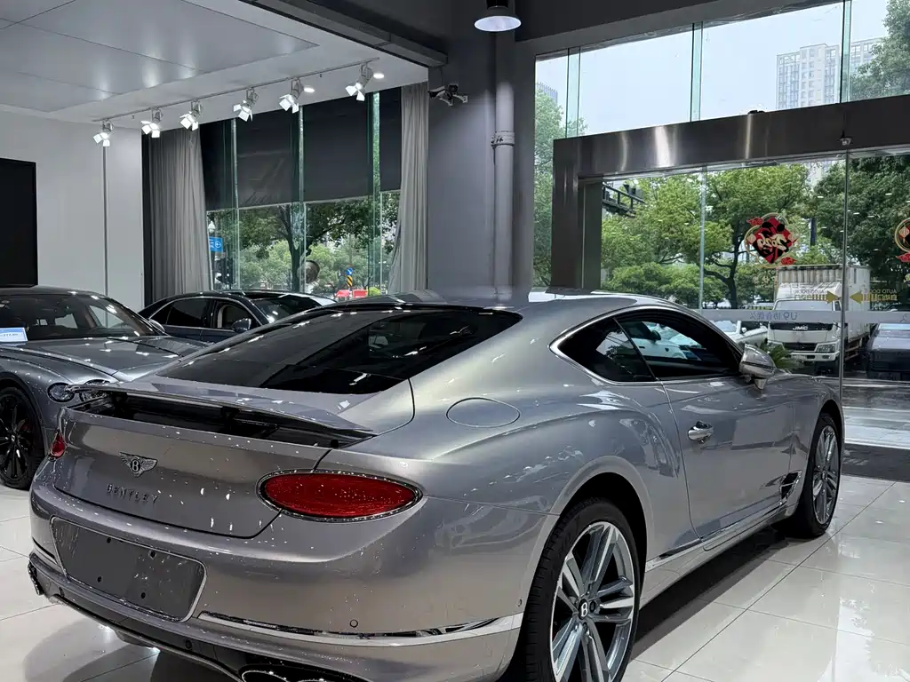 Bentley Continental 2023 — фото 12