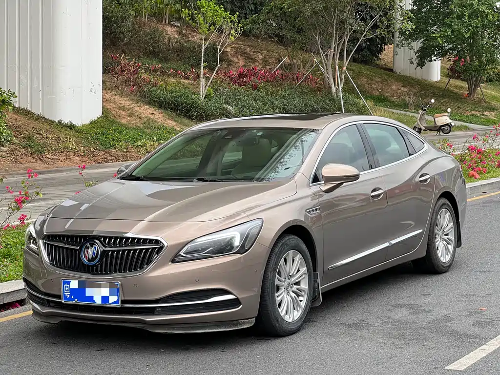 Buick LaCrosse 2017 — фото 1