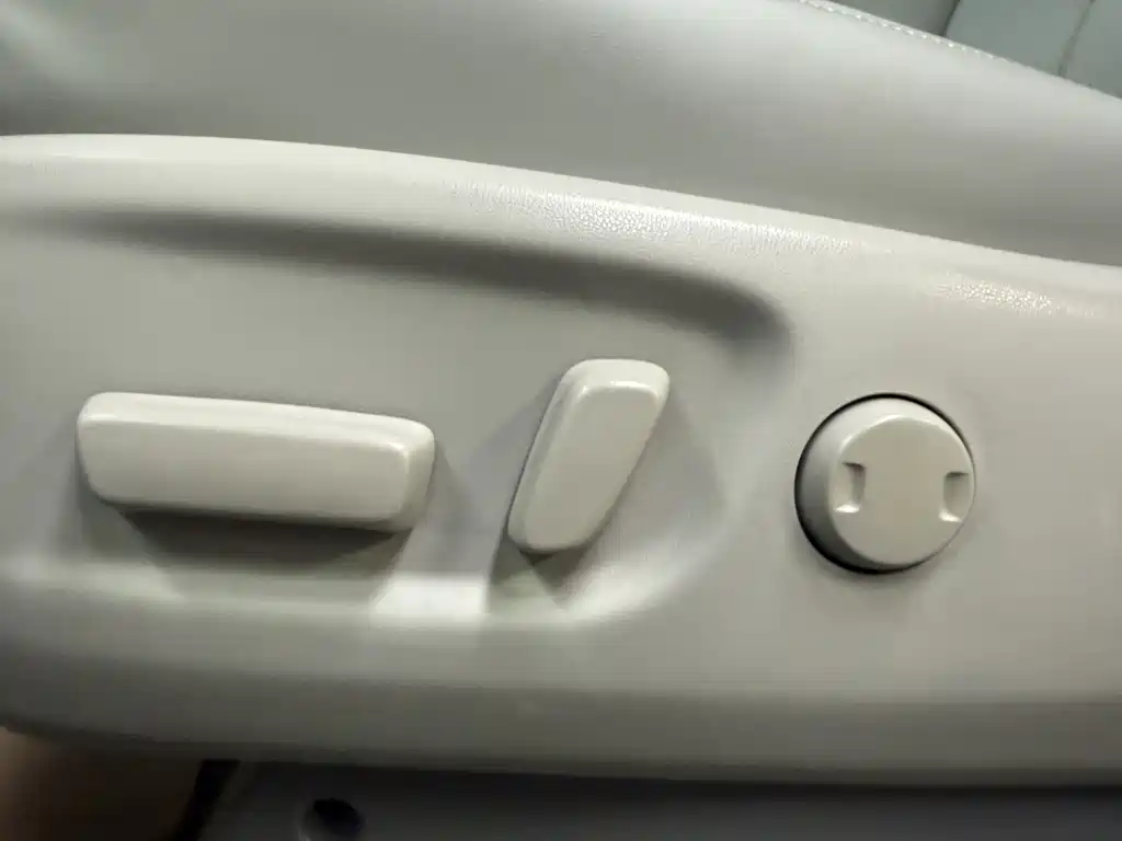 Toyota Sienna 2016 — фото 17