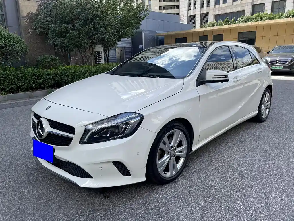 Mercedes-Benz A-Class 2017 — фото 1