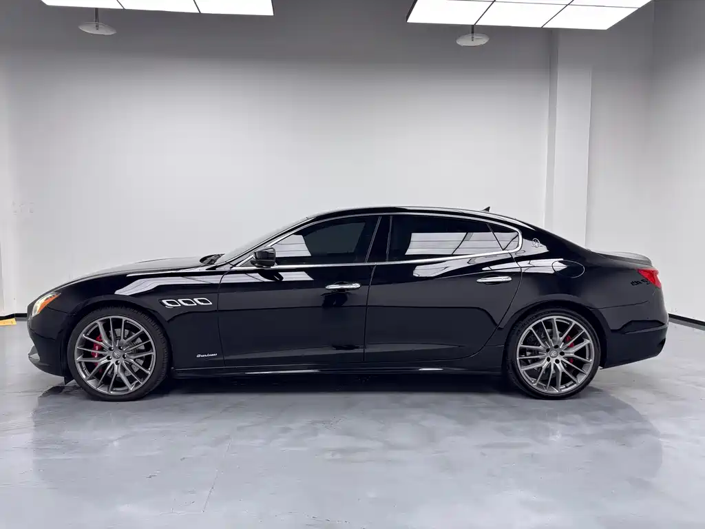 Maserati Quattroporte 2018 — фото 27