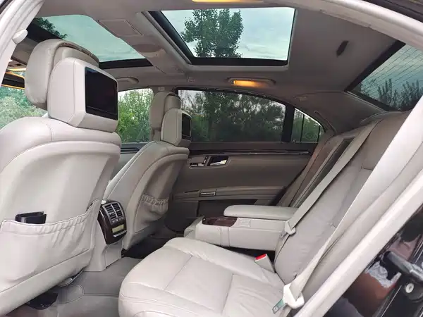 Mercedes-Benz S-Class 2012