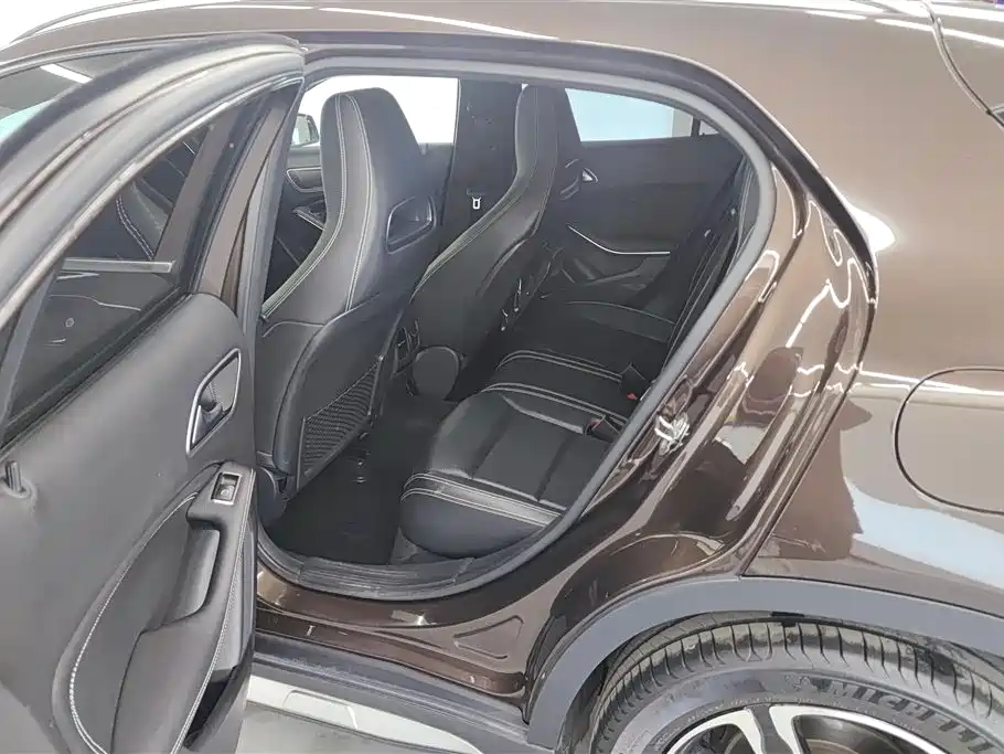 Mercedes-Benz GLA 2018 — фото 11