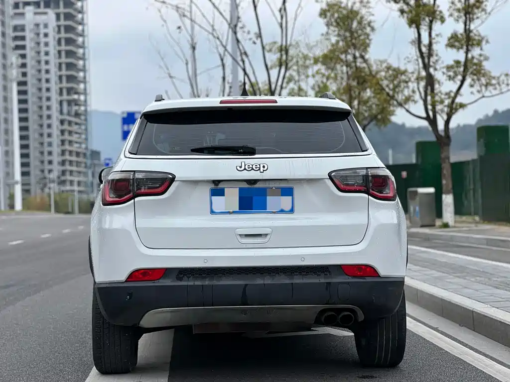 Jeep Compass 2018 — фото 16
