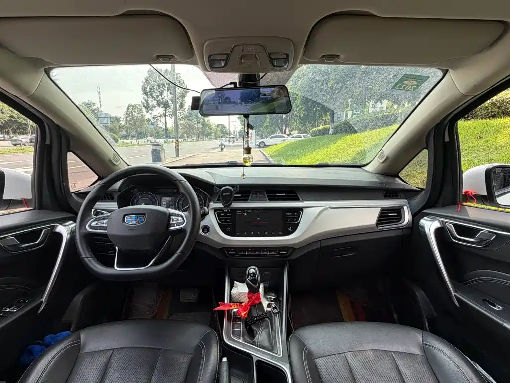 Geely Vision X3 2020 — фото 13