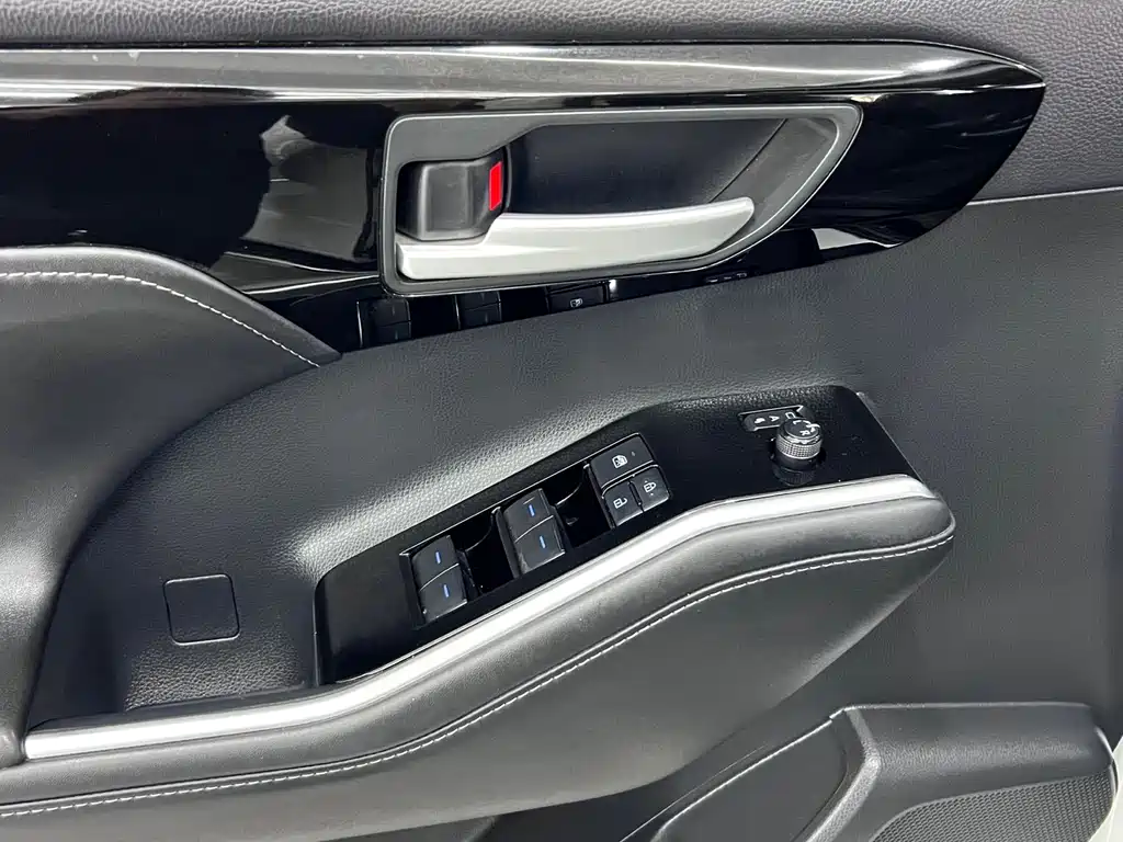 Toyota Highlander 2022 — фото 18