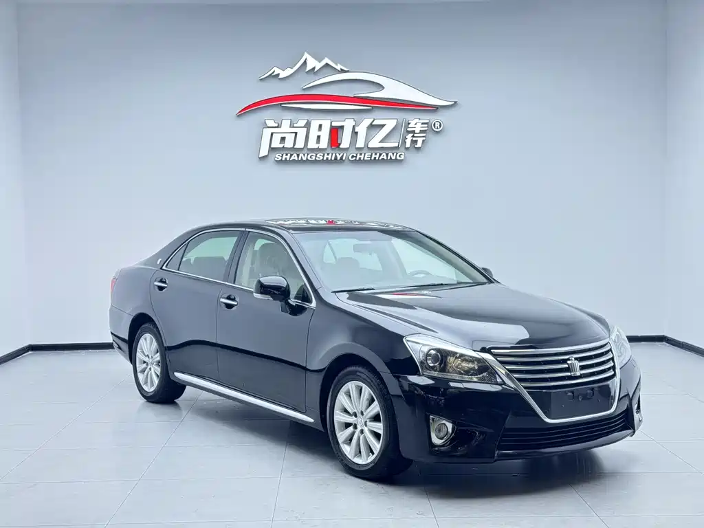 Toyota Crown 2012