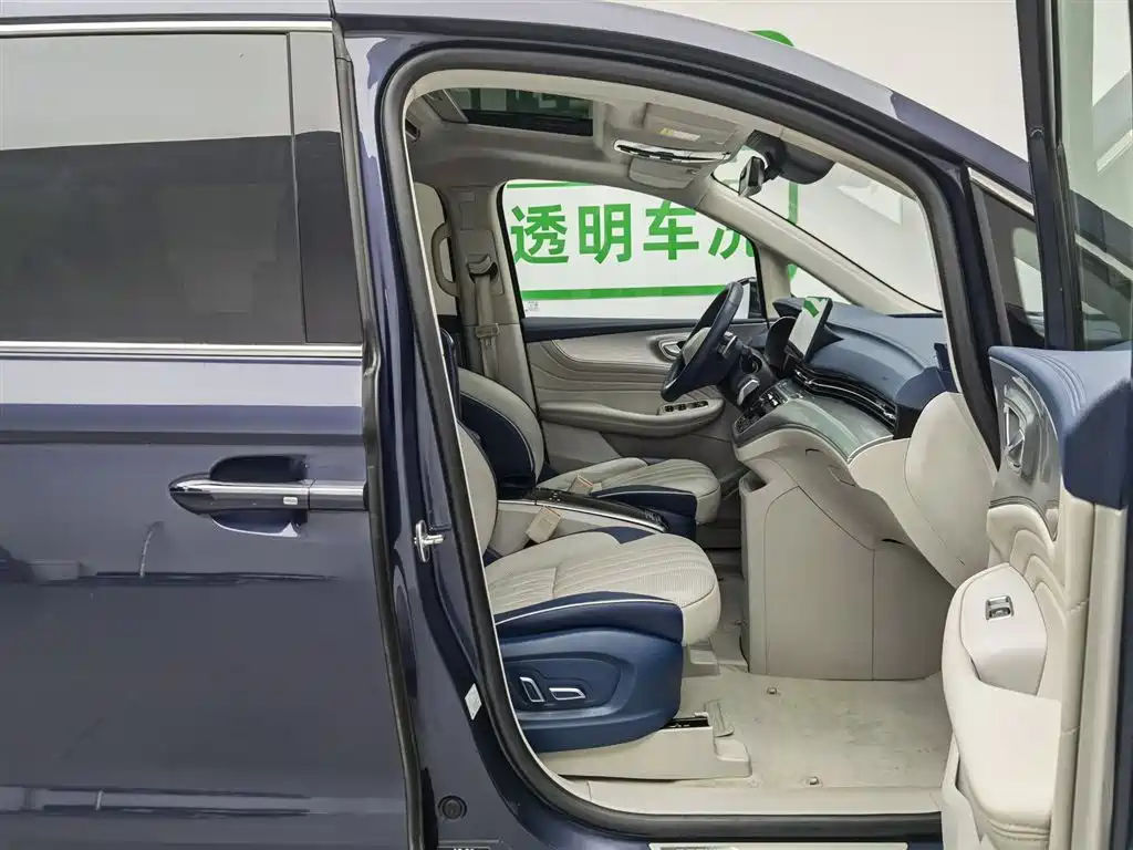 Roewe iMAX8 2021 — фото 23