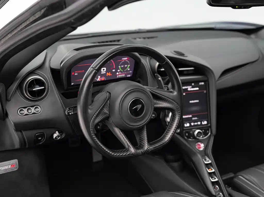McLaren 720S 2020 — фото 27
