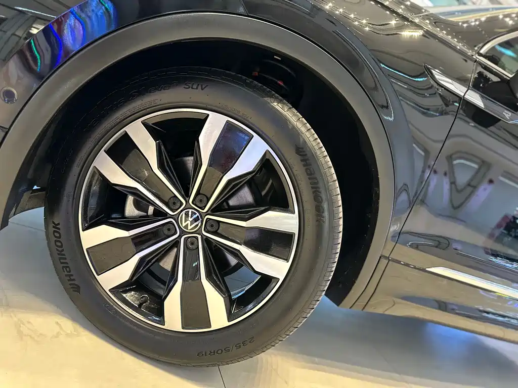 Volkswagen Tiguan L 2023
