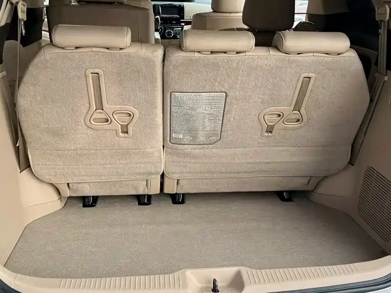 Toyota Previa 2016 — фото 9