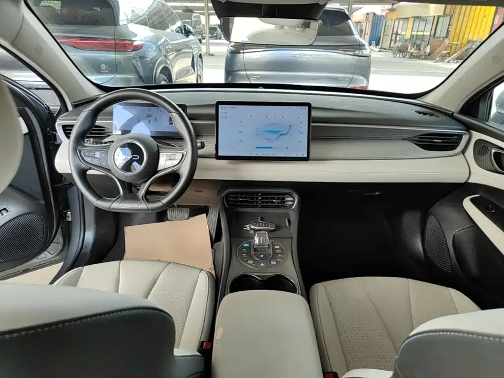 BYD Seal 05 DM-i 2025 — фото 10