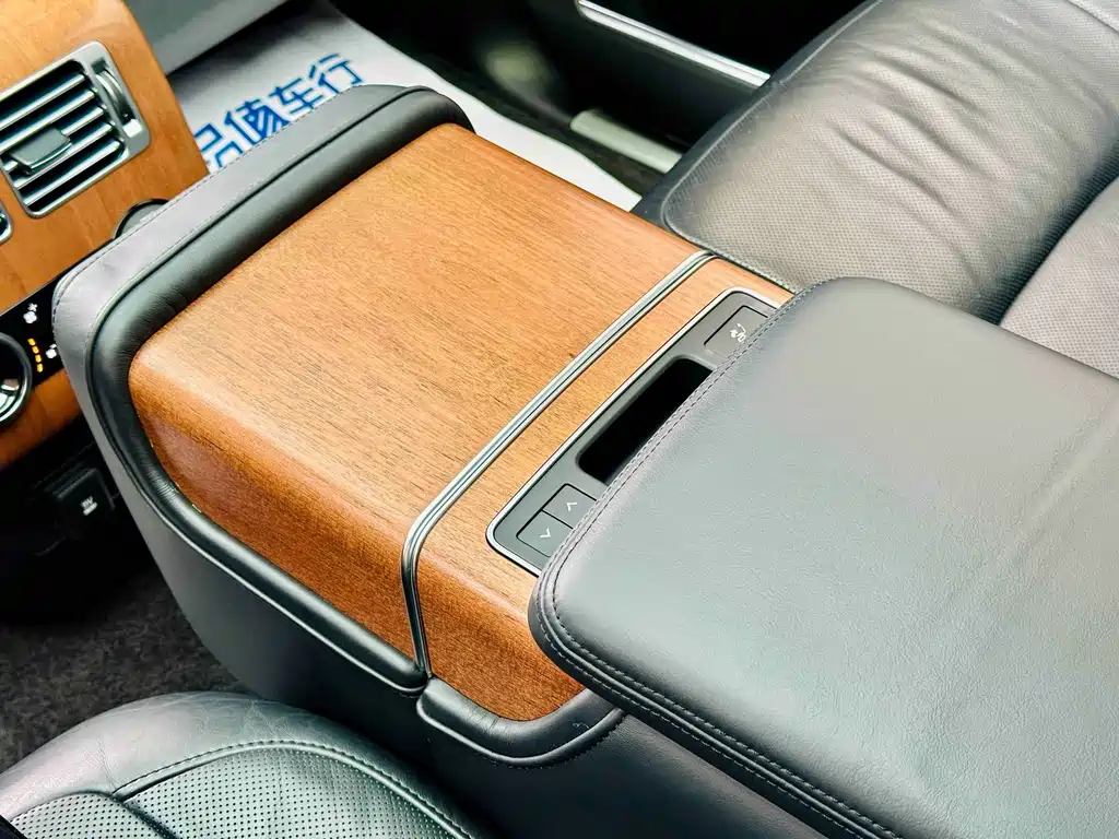 Land Rover Range Rover 2019 — фото 17