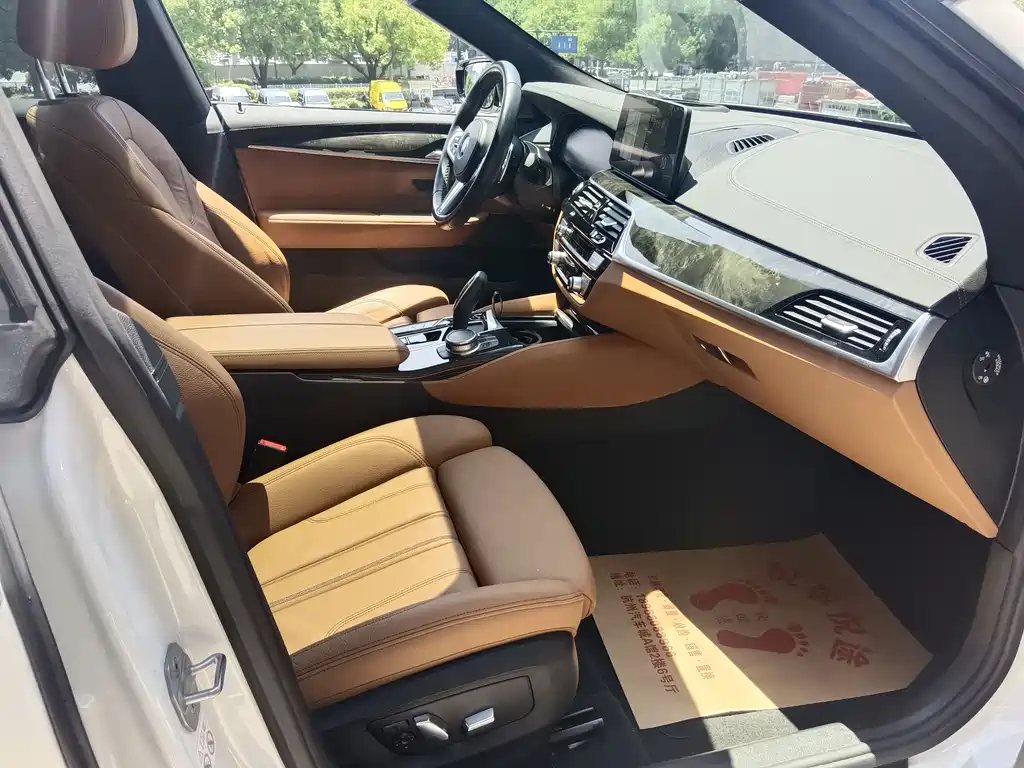 BMW 6 Series GT 2023 — фото 13