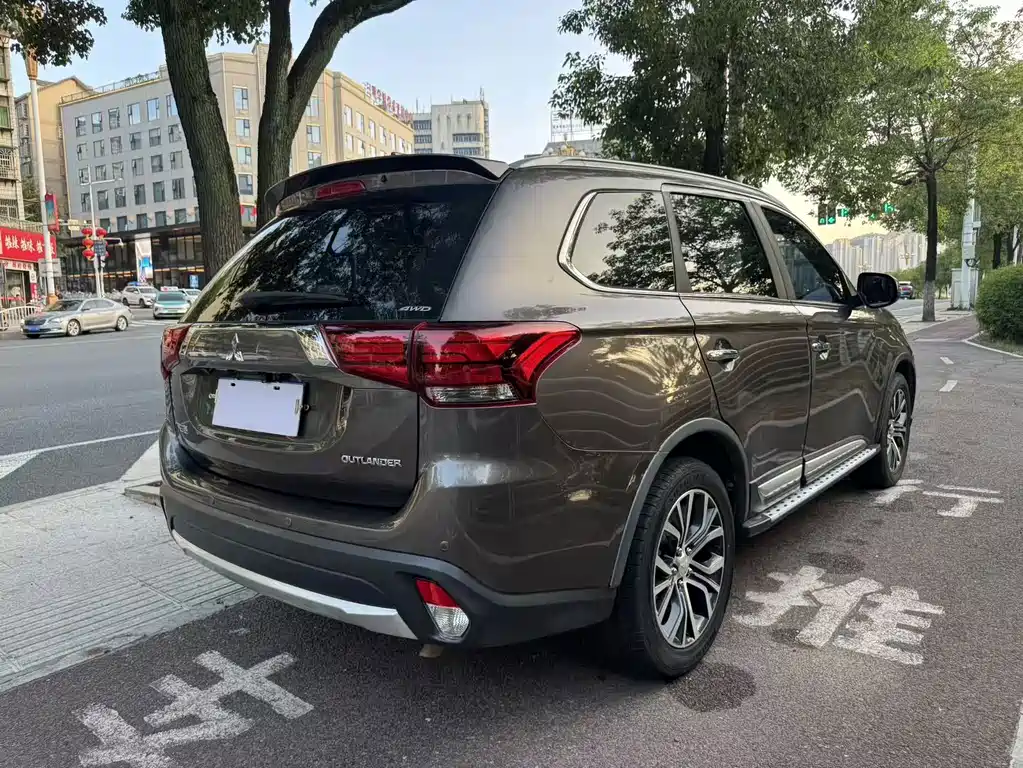 Mitsubishi Outlander 2019 — фото 9