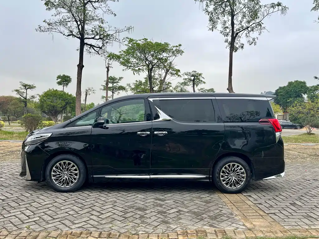 Toyota Alphard 2018 — фото 20
