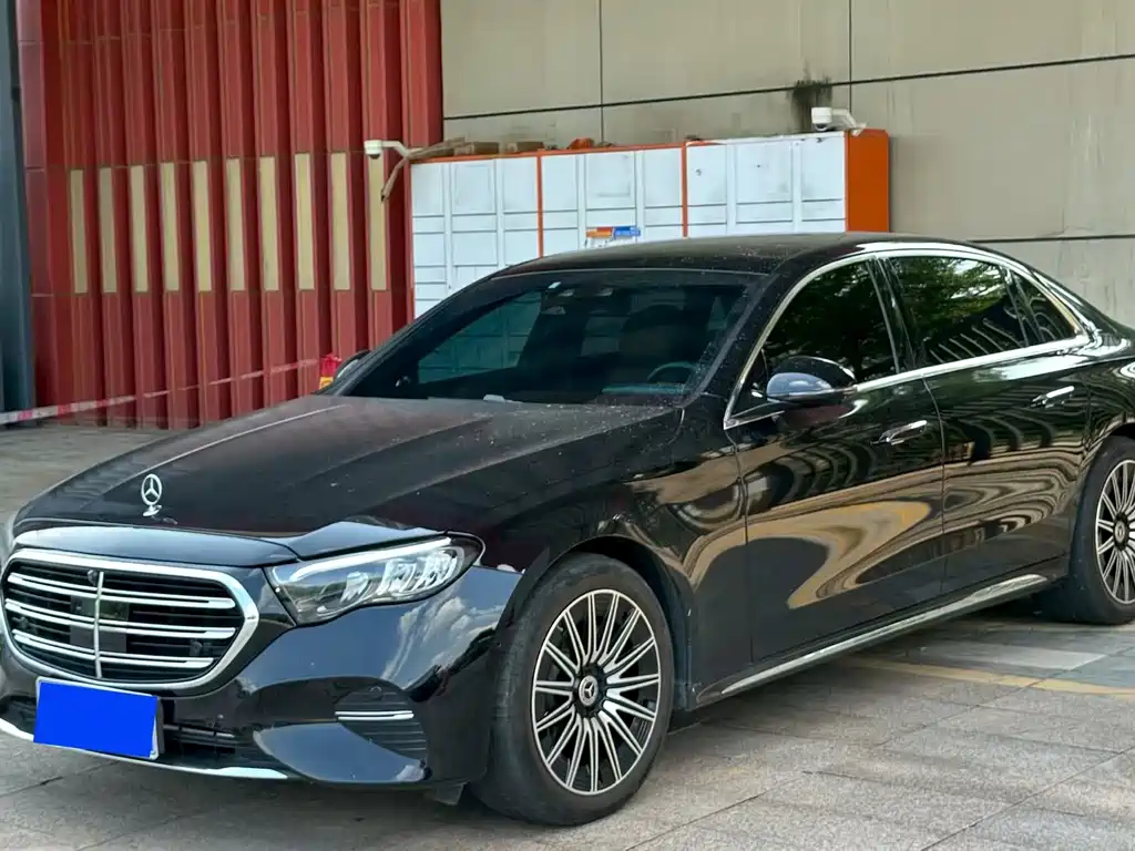 Mercedes-Benz E-Class 2025 — фото 1