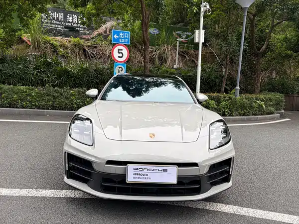 Porsche Panamera 2025