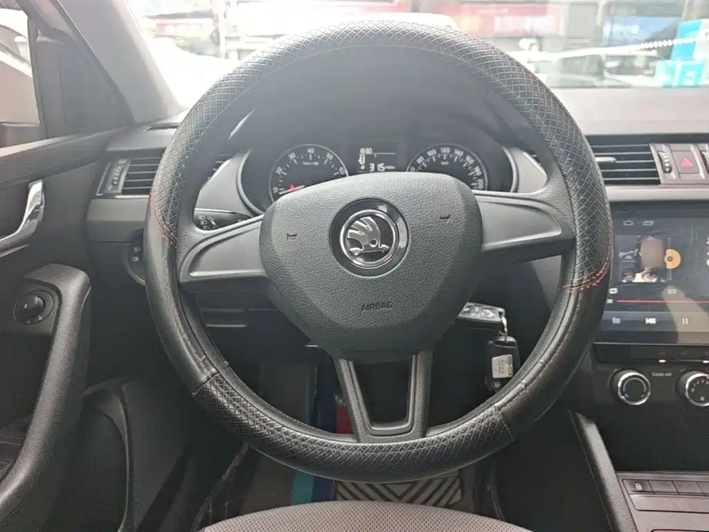 Skoda Octavia 2018 — фото 17