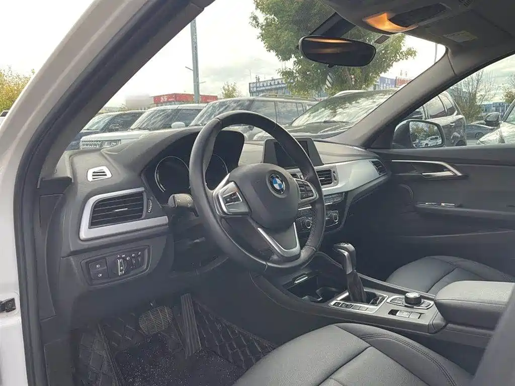 BMW 1 Series 2019 — фото 16
