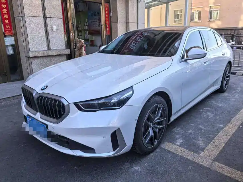 BMW 5 Series 2024 — фото 1