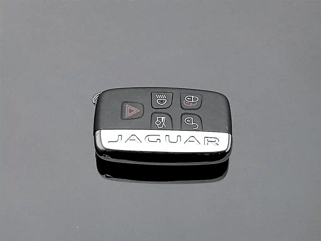 Jaguar XJ 2014 — фото 19
