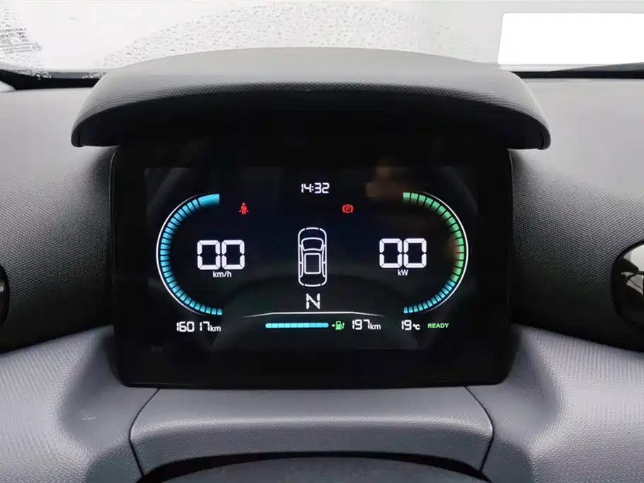 Leapmotor Zero Running T03 2025 — фото 14