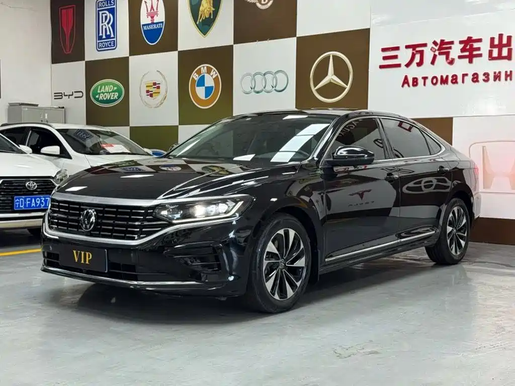 Volkswagen Passat 2023 — фото 1