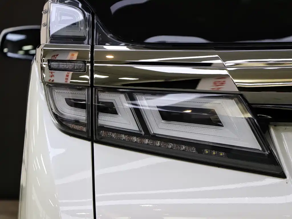 Toyota Vellfire 2020 — фото 32