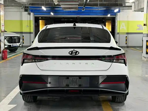 Hyundai Elantra 2023