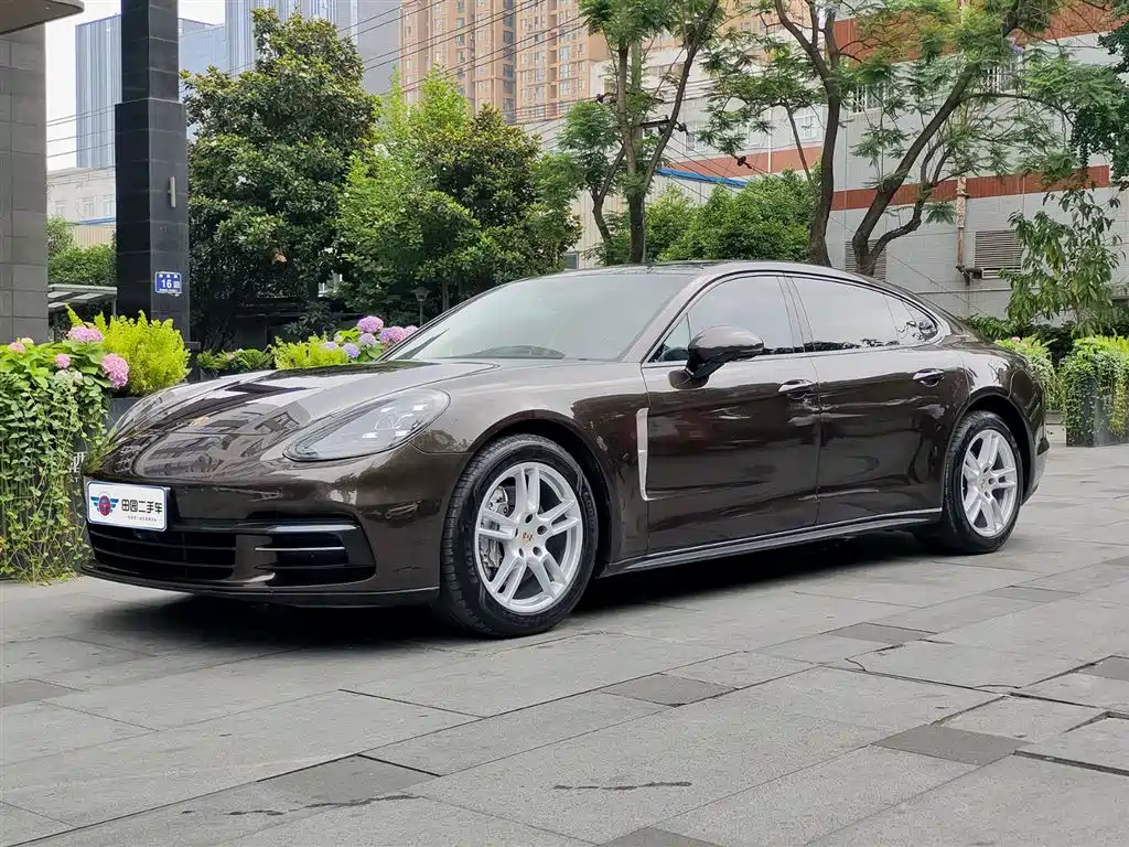 Porsche Panamera 2018 — фото 1