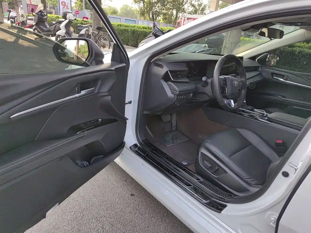 Toyota Camry 2024 — фото 14