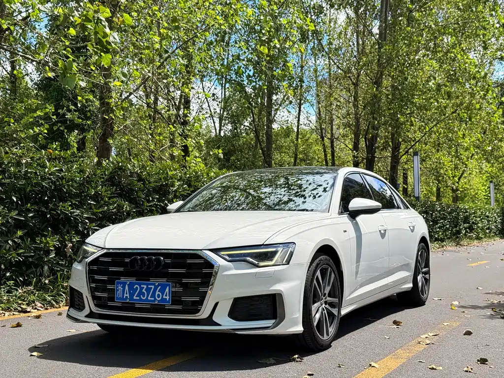 Audi A6L 2019 — фото 1