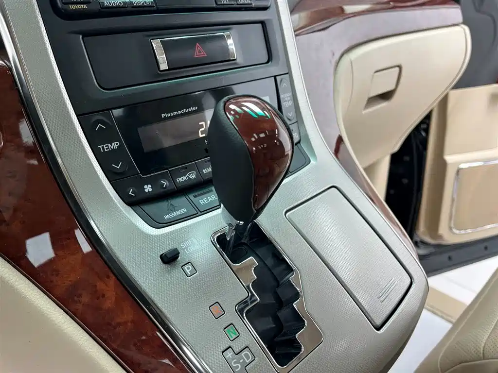 Toyota Alphard 2011 — фото 12