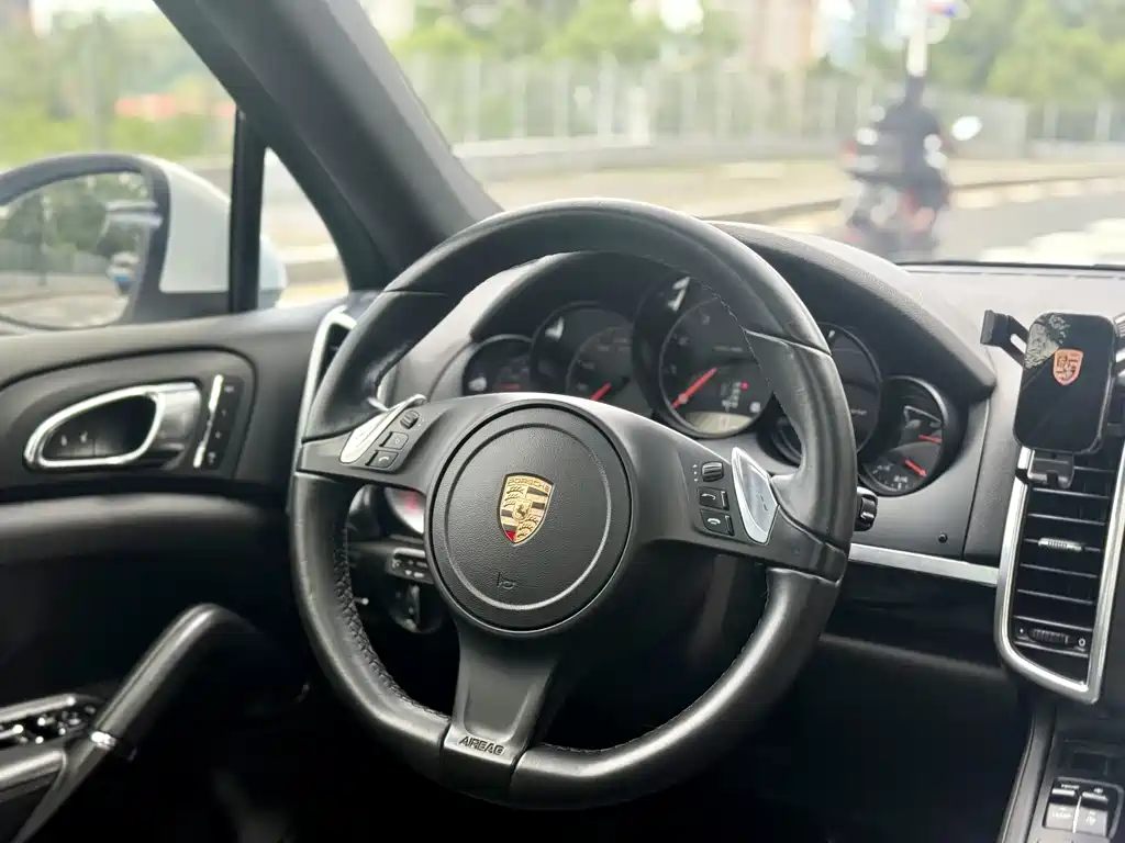 Porsche Cayenne 2011 — фото 8