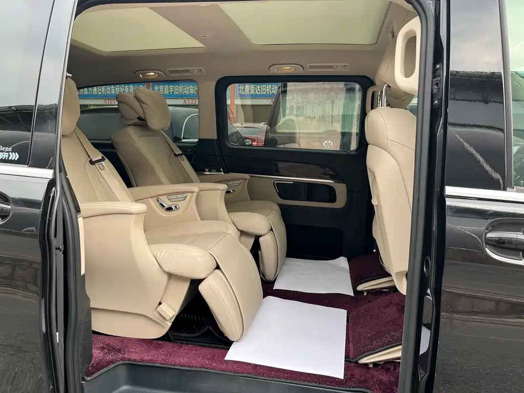 Mercedes-Benz V-Class 2020 — фото 27