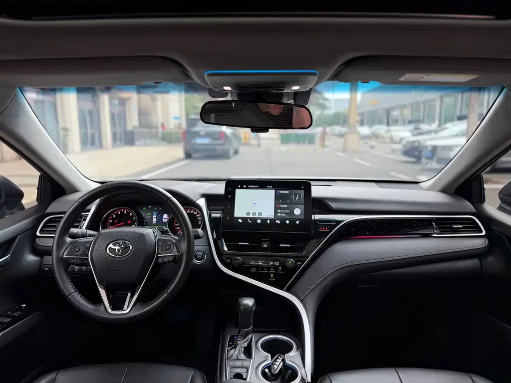 Toyota Camry 2023 — фото 18